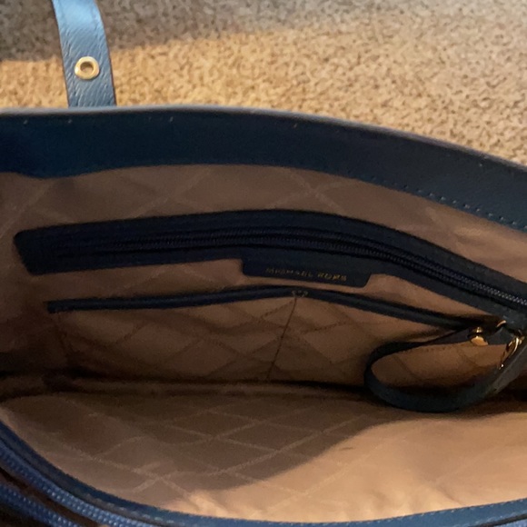 Michael Kors like new Blue bag - Picture 6 of 12